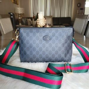 100% Authentic Gucci vintage GG canvas clutch crossbody